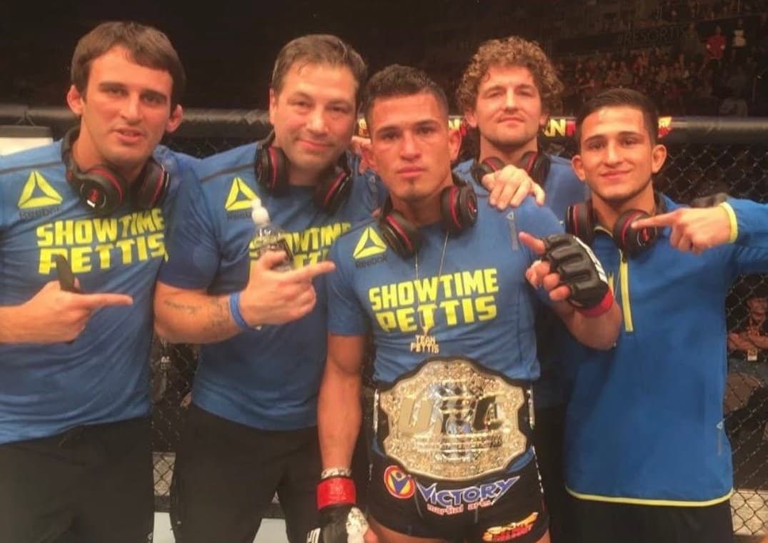 Coaches cornering / fight team photo